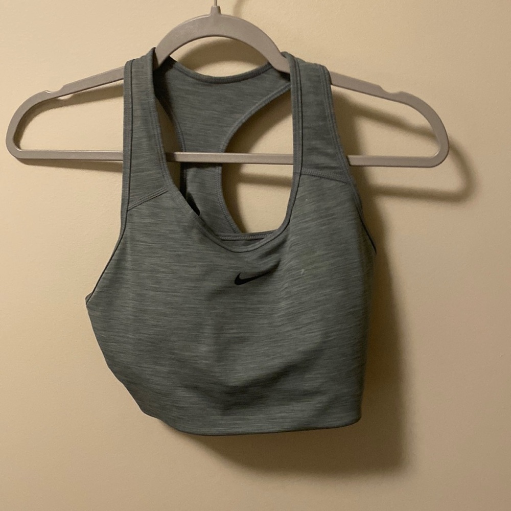 Nike sport bra in size L only try it on once